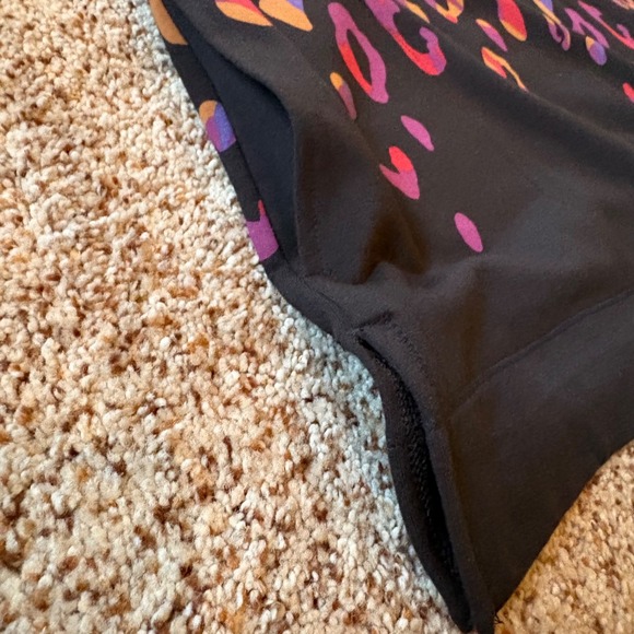 Chico's Zenergy Top Size 2 (Large) Multicolor Leopard Print Long Sleeve Knit EUC - Picture 4 of 10